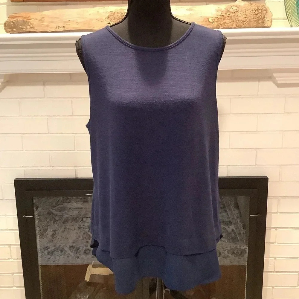 #68 Banana Republic Basic Navy Sleeveless Lightweight Top Size Large Pet